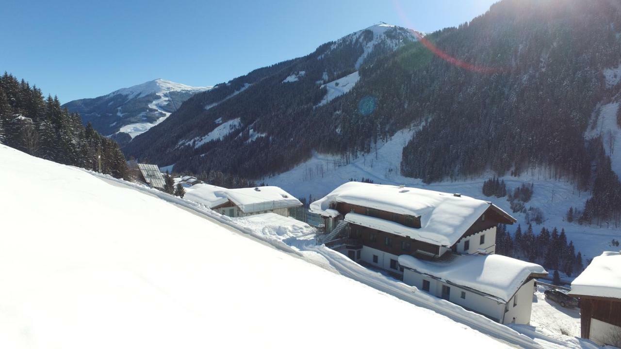 Ski In-Ski Out - Gaestehaeuser Saalbach-Hinterglemm - Wallegghof Christianhof Exterior photo
